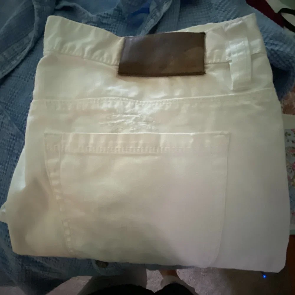 EUC~MK Mens 38X32 White denim Factory distressed Jeans - Picture 12 of 13